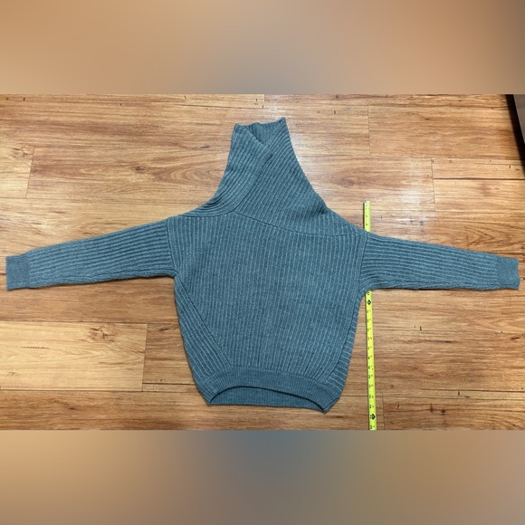 Ministry of Style Drape Knit Sweater in Grey Size 2 - Picture 2 of 5